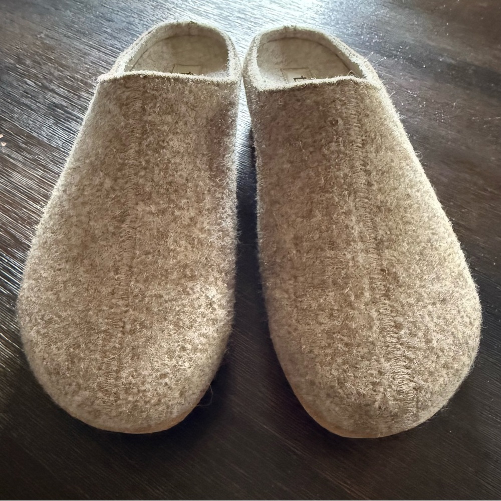 TAOS Women's Woolery Two-Tone Clog Faux Fur Lining 40 Size 9-9.5 - Picture 4 of 9